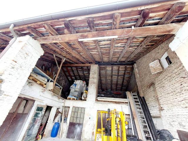 Rustico in vendita a Fonte, San Zenone Degli Ezzelini