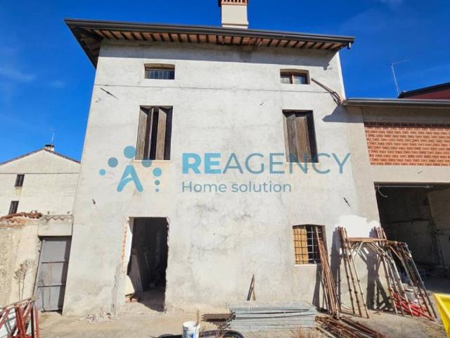 Rustico in vendita a Sandrigo, Veneto