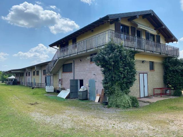 Rustico in vendita a Sangiano, Varese