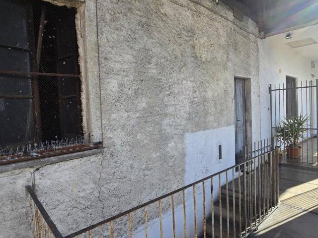 Rustico in vendita a Sangiano, Varese