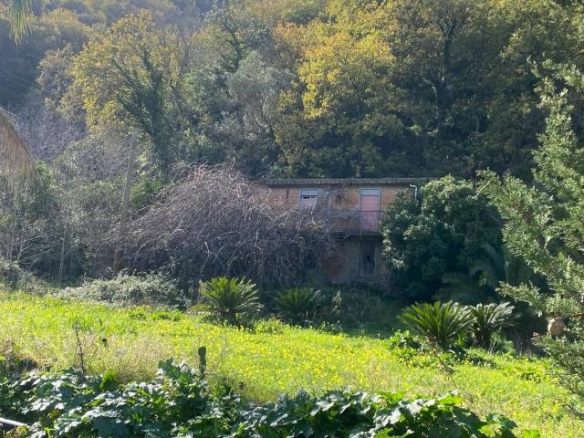 Rustico in vendita a Santa Lucia Di, Sicilia