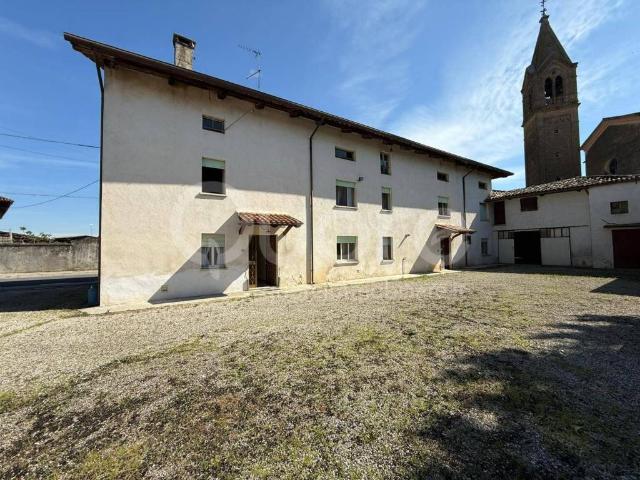 Rustico in vendita a Santa Maria La Longa, Friuli-Venezia Giulia