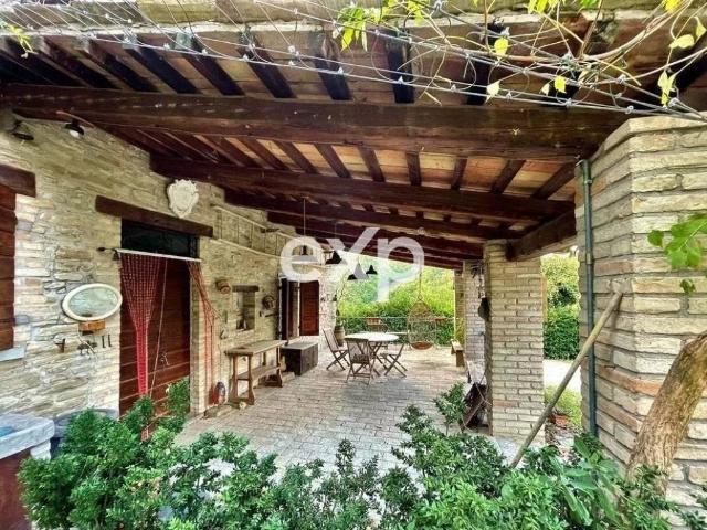 Rustico in vendita a Sant'Angelo in Vado, Pesaro e Urbino