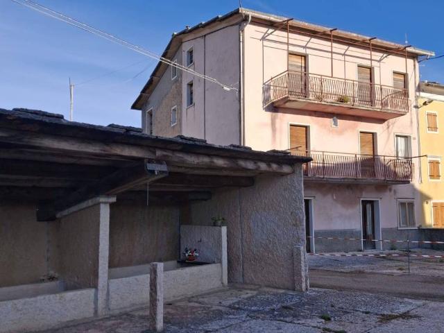 Rustico in vendita a Sant'anna D'alfaedo, Veneto