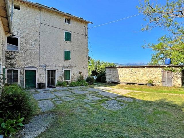 Rustico in vendita a Sant'anna D'alfaedo, Veneto