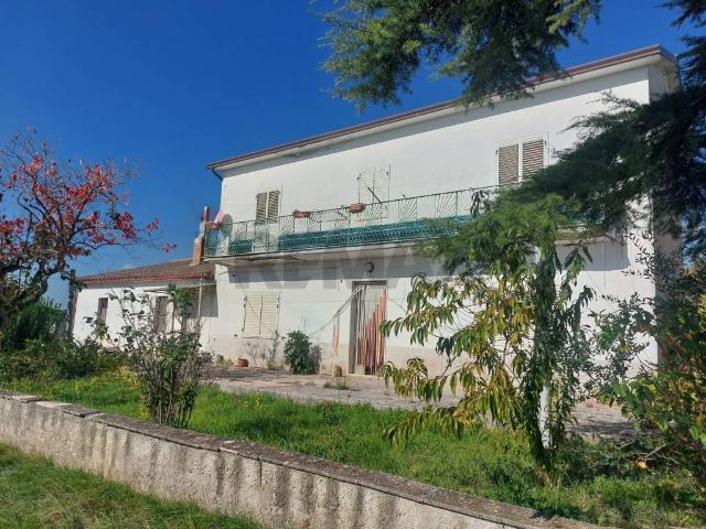 Rustico in vendita a Sant'arcangelo Trimonte, Campania