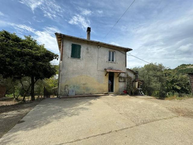 Rustico in vendita a Santo Stefano di Magra, La Spezia