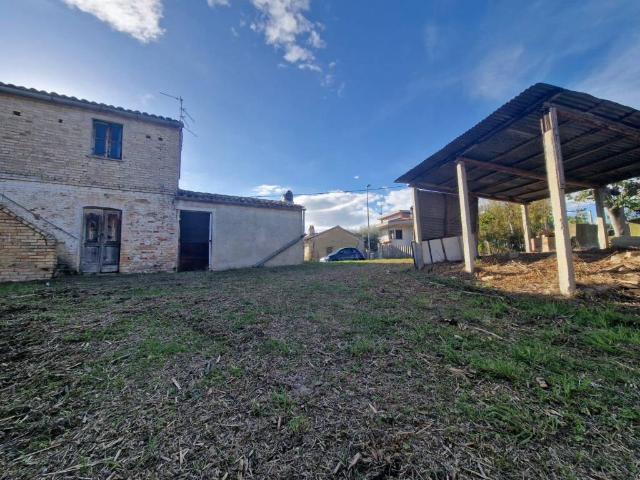 Rustico in vendita a Unione dei Comuni della Val Vibrata, Sant'omero