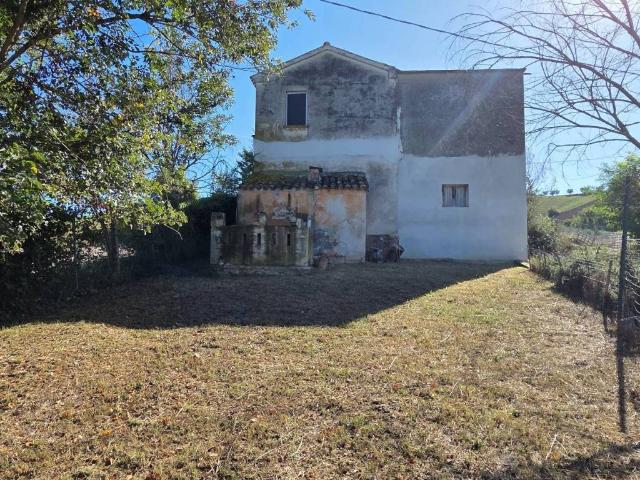 Rustico in vendita a Unione dei Comuni della Val Vibrata, Sant'omero