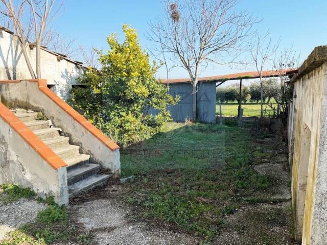 Rustico in vendita a Unione dei Comuni della Val Vibrata, Sant'omero