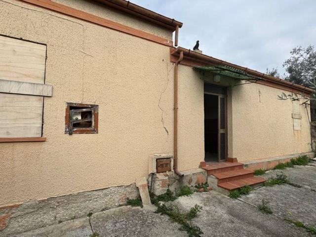 Rustico in vendita a Unione dei Comuni della Val Vibrata, Sant'omero