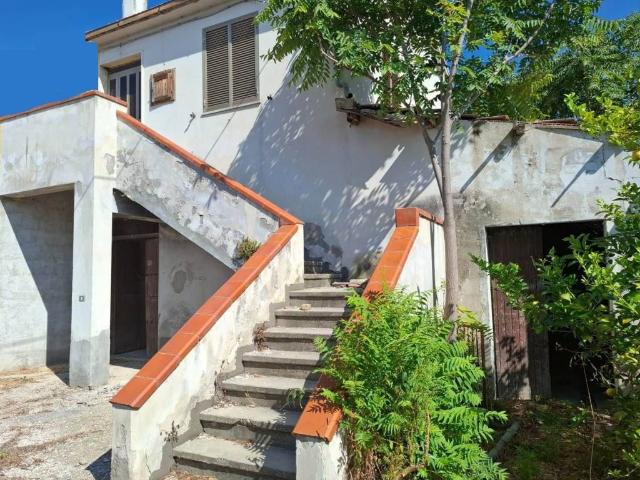 Rustico in vendita a Unione dei Comuni della Val Vibrata, Sant'omero