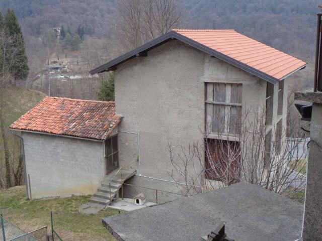 Rustico in vendita a Sant'omobono Imagna, Lombardia