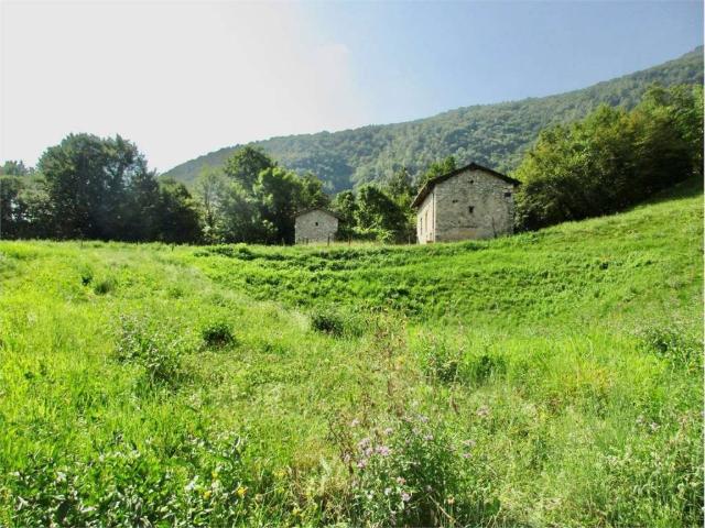 Rustico in vendita a Sant'omobono Imagna, Lombardia