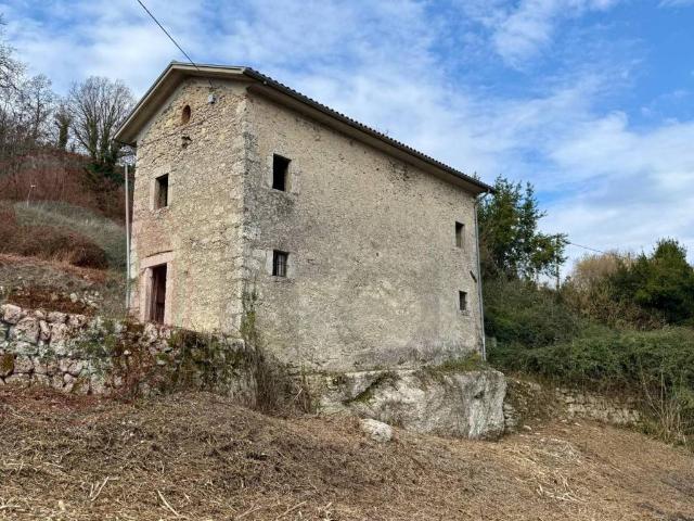 Rustico in vendita a Santopadre, Lazio