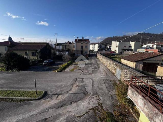 Rustico in vendita a Santorso, Veneto