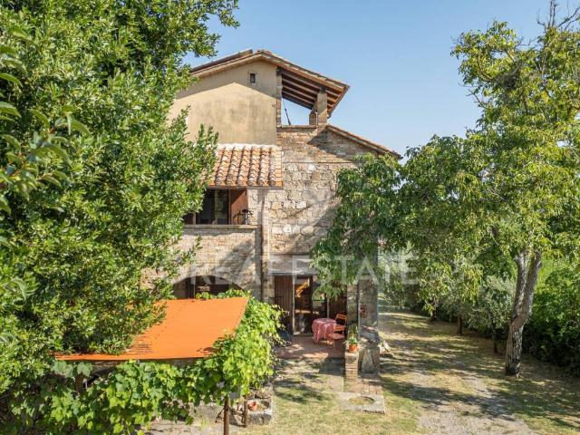 Rustico in vendita a Sarteano, Toscana