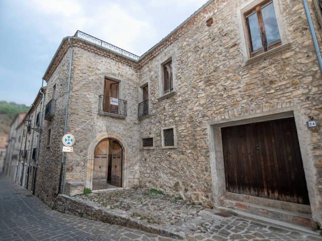 Rustico in vendita a Sasso Di Castalda, Basilicata