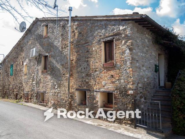 Rustico in vendita a Sassocorvaro Auditore, Marche