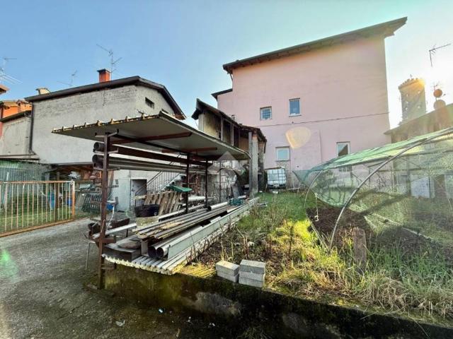 Rustico in vendita a Scanzorosciate, Lombardia