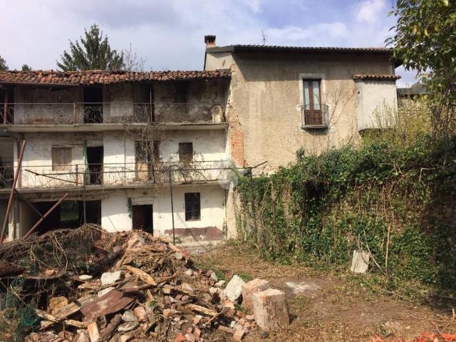 Rustico in vendita a Scanzorosciate, Lombardia