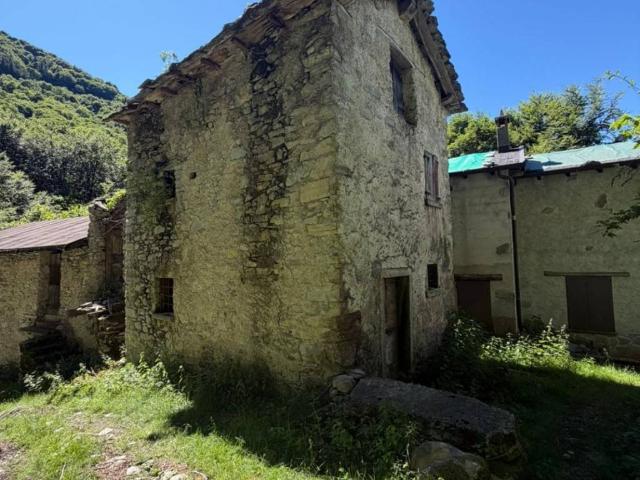 Rustico in vendita a Schignano, Lombardia