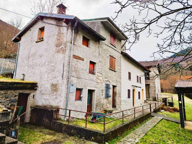 Rustico in vendita a Schignano, Lombardia