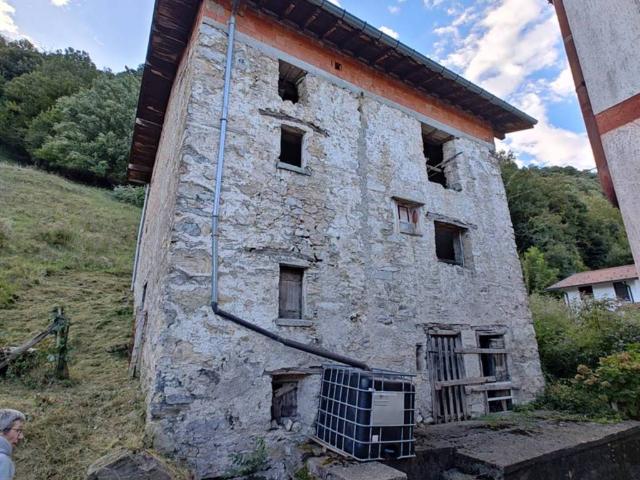 Rustico in vendita a Schignano, Lombardia
