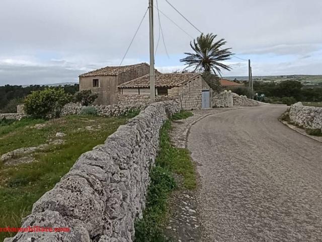 Rustico in vendita a Cava D'aliga, Sicilia