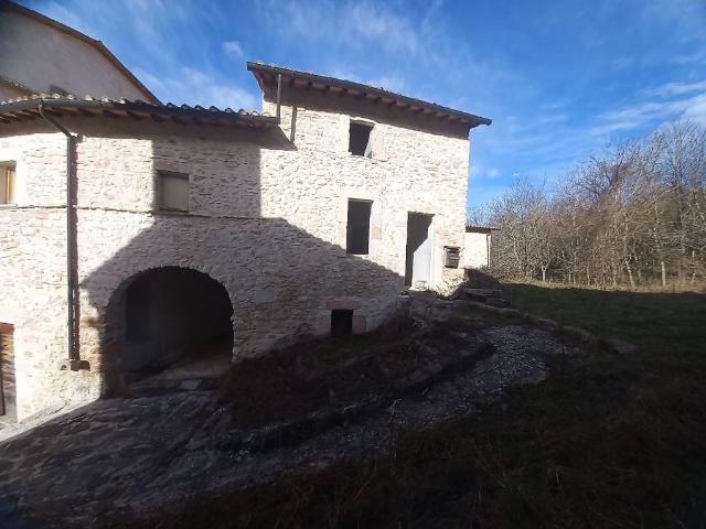 Rustico in vendita a Sellano, Umbria
