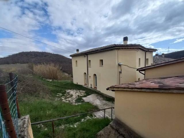 Rustico in vendita a Sellano, Umbria