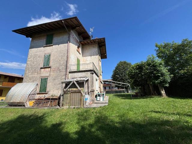 Rustico in vendita a Borgo storico Taramelli, Selvino