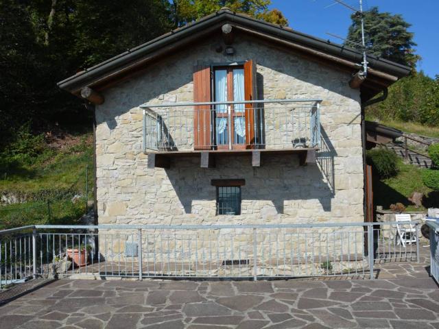 Rustico in vendita a Selvino, Lombardia