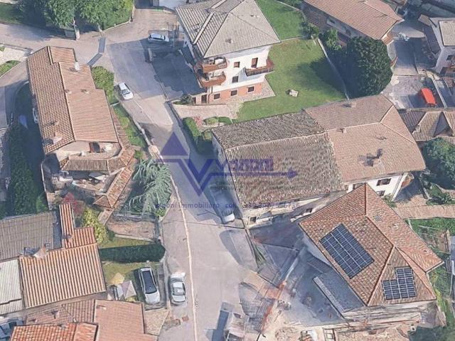 Rustico in vendita a Selvino, Lombardia