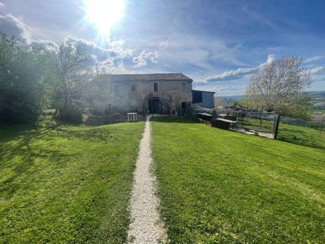 Rustico in vendita a Filetto, Marche