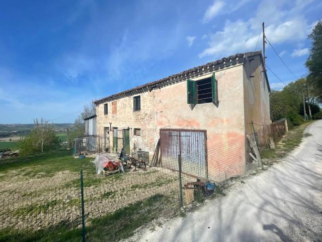 Rustico in vendita a Filetto, Marche
