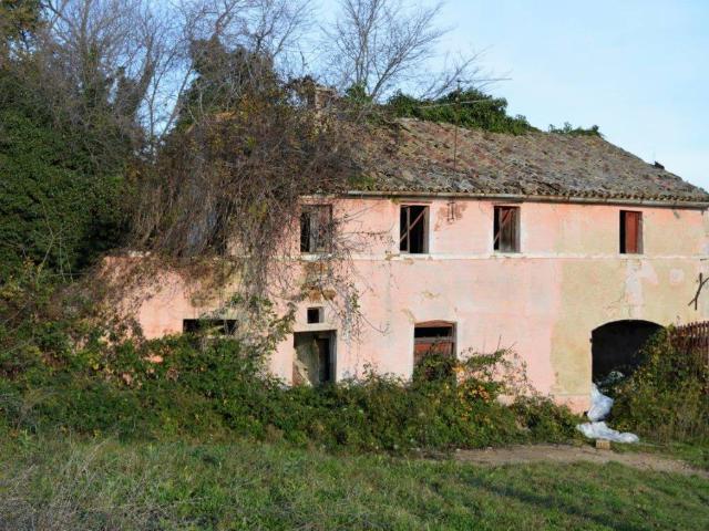 Rustico in vendita a Trecastelli, Marche