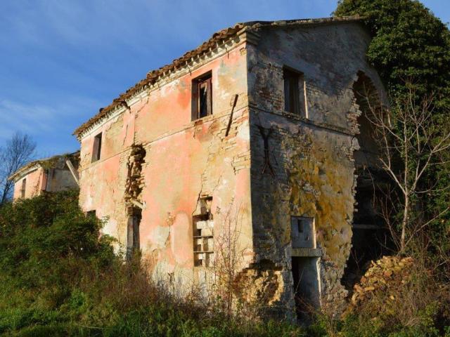 Rustico in vendita a Trecastelli, Marche
