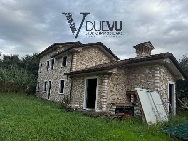 Rustico in vendita a Querceta, Seravezza