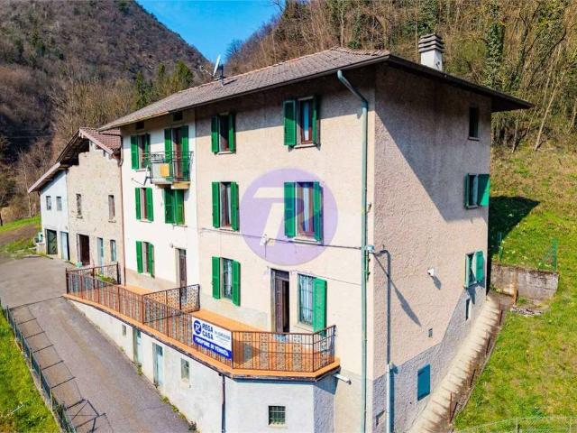 Rustico in vendita a Comunità Montana della Valle Brembana, Serina
