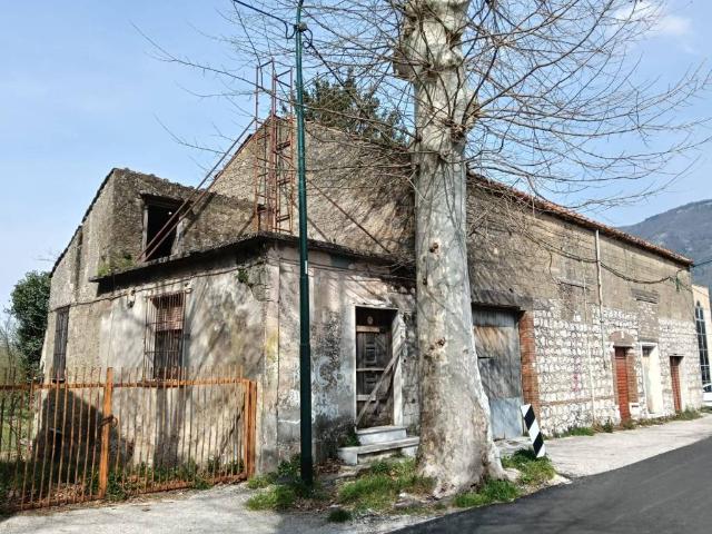 Rustico in vendita a Serino, Campania