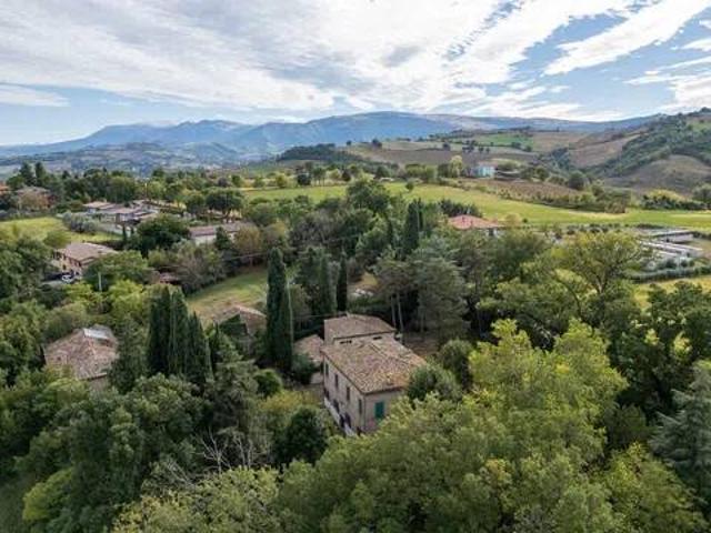 Rustico in vendita a Serrapetrona, Macerata