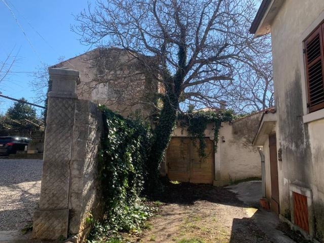 Rustico in vendita a Sgonico, Friuli-Venezia Giulia
