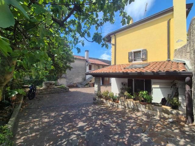 Rustico in vendita a Sgonico, Friuli-Venezia Giulia