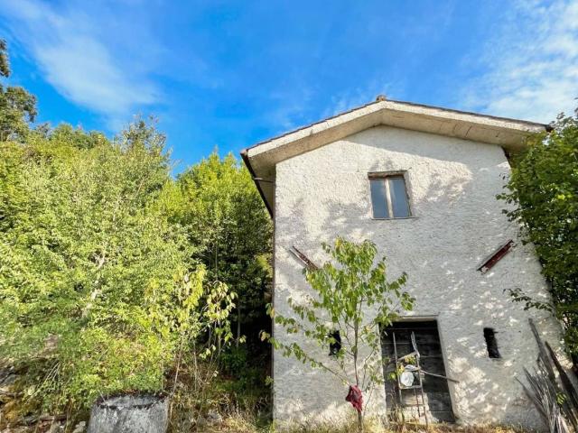 Rustico in vendita a Sgurgola, Lazio