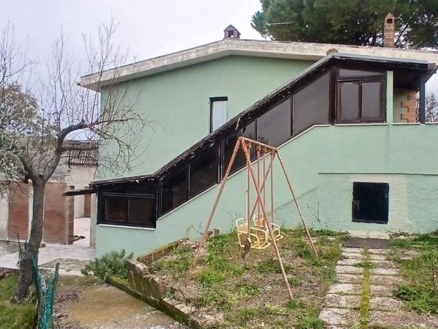 Rustico in vendita a Città Sant'angelo, Abruzzo
