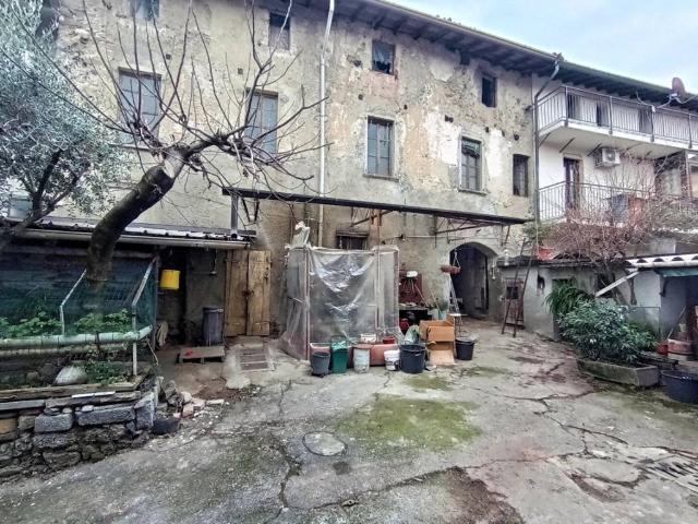 Rustico in vendita a Sirone, Lombardia