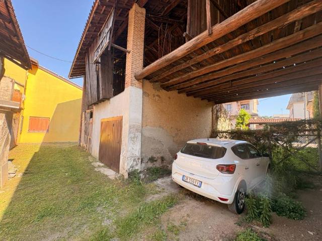 Rustico in vendita a Solaro, Lombardia