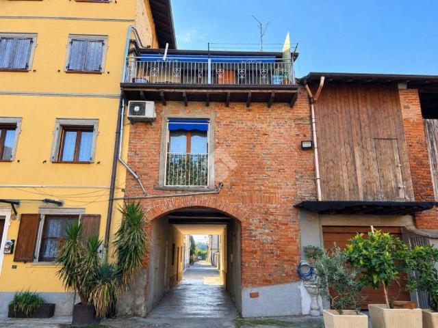 Rustico in vendita a Solaro, Milano