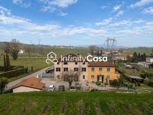Rustico in vendita a Sommacampagna, Veneto